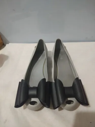 sapato  tam 34 melissa cinza com laço preto