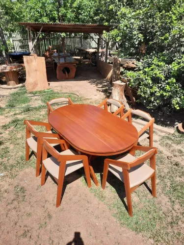 Mesa oval com catacanas
