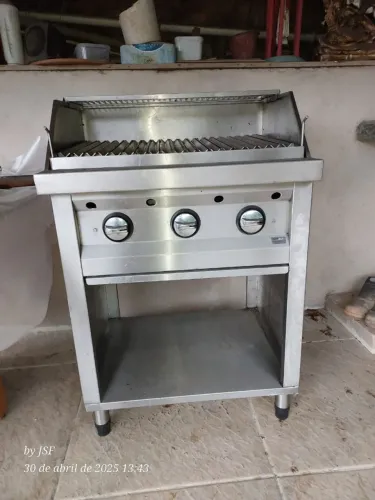 Charbroiler - para fazer hambúrguer com gosto defumado
