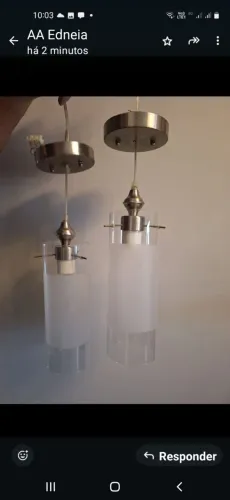 Pendentes e luminárias.