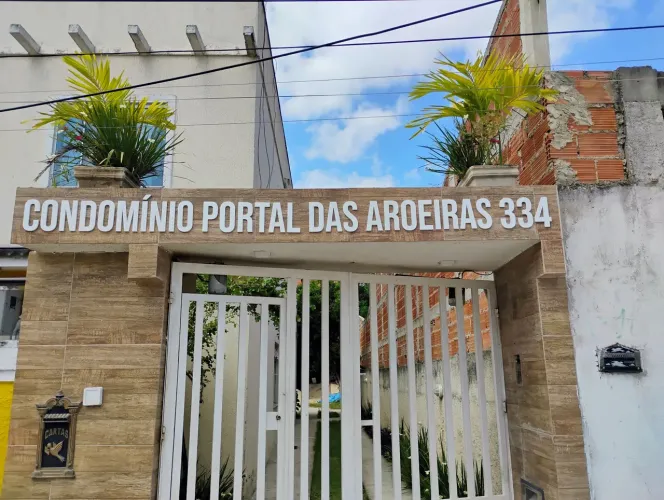Casa em pequeno condomínio no Colubandê 