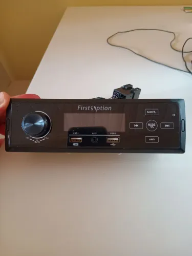 Som Automotivo FirstOption bluetooth e entrada USB.