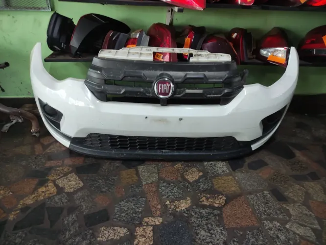 Parachoque dianteiro Fiat Mobi branco