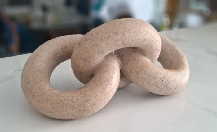 Escultura Abstrata em Cerâmica 