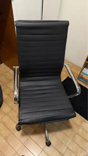 Cadeira de Escritório Executiva em Couro com Rodas