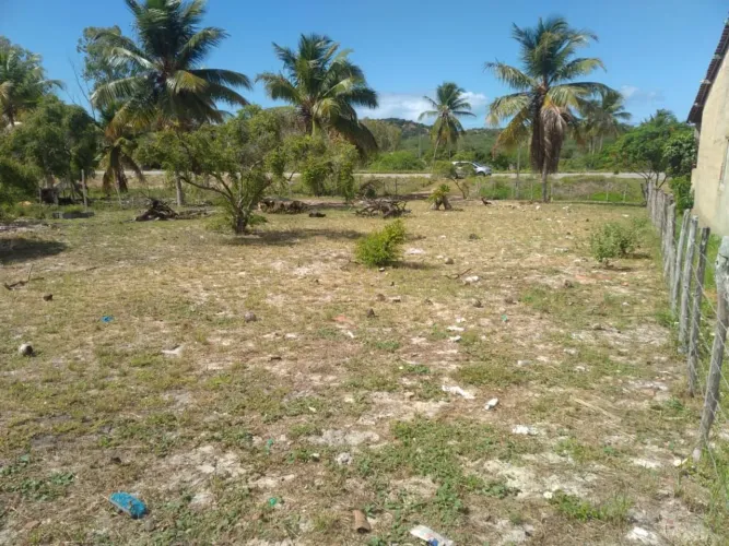 Vende-se este terreno