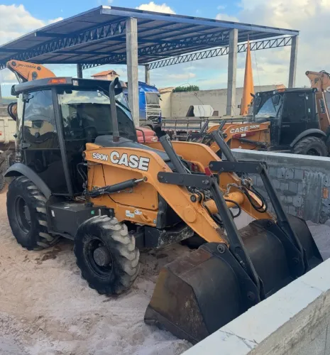 Retroescavadeira case 580 N, 2021