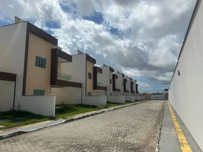 Casa em Condominio - 3 Suites- 200m2 - 3 Quartos  em Alto do Calhau - São Luís - MA