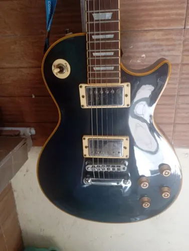 Guitarra les paul estado de nova e bandolim adaptado pra 4 cordas