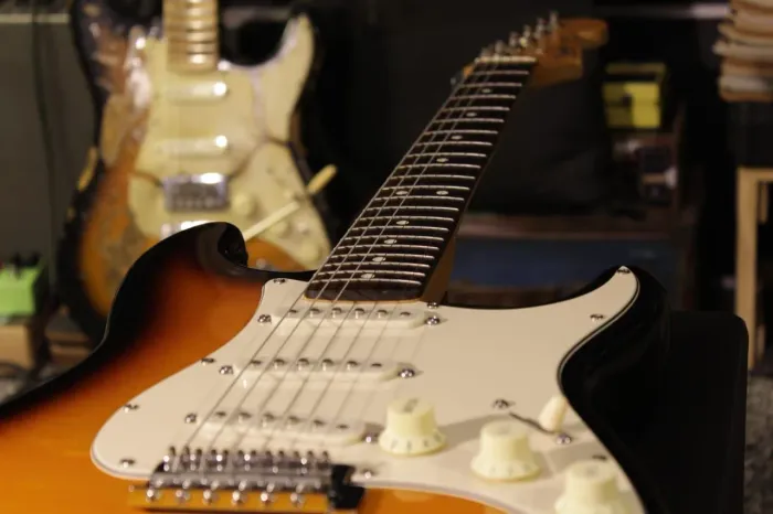 GUITARRA FENDER STRATOCASTER SUNBURST MIM 1996