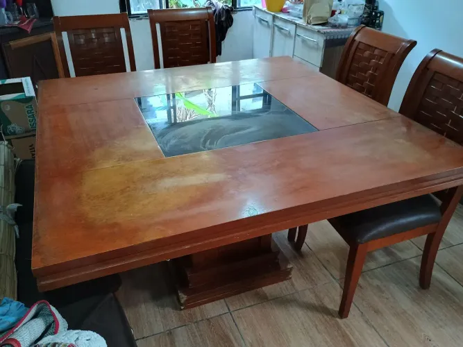 Mesa e cadeiras