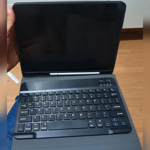 Ipad 9° geração impecável (semi-novo) com capa e teclado