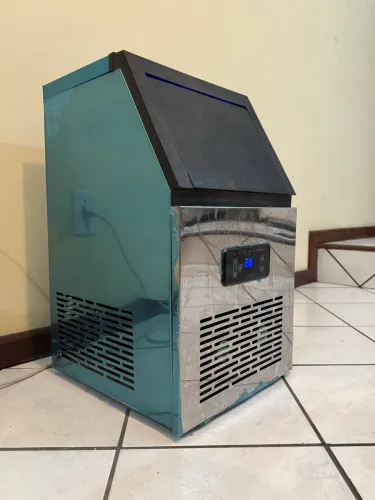 Máquina de gelo 60kg por dia