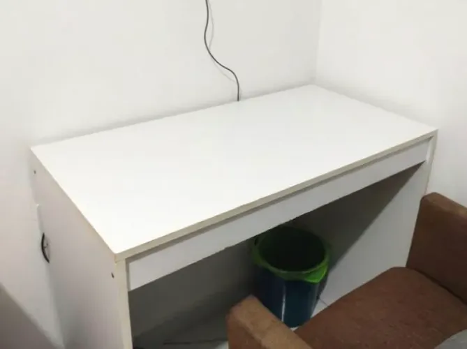 Mesa escritório/homem/office em MDP. Ótimo estado!