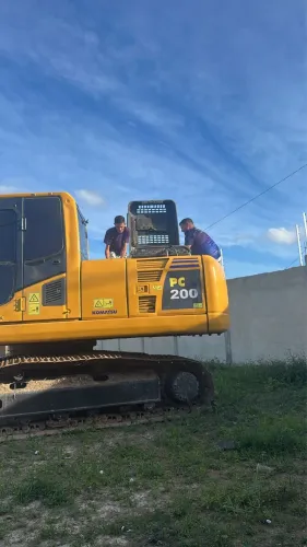 Escavadeira Komatsu nível 8
