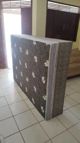 Cama box casal super resistente (pouco usado)