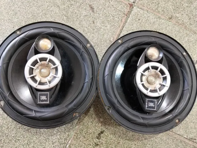 Auto falantes de 6 JBL 240 watts