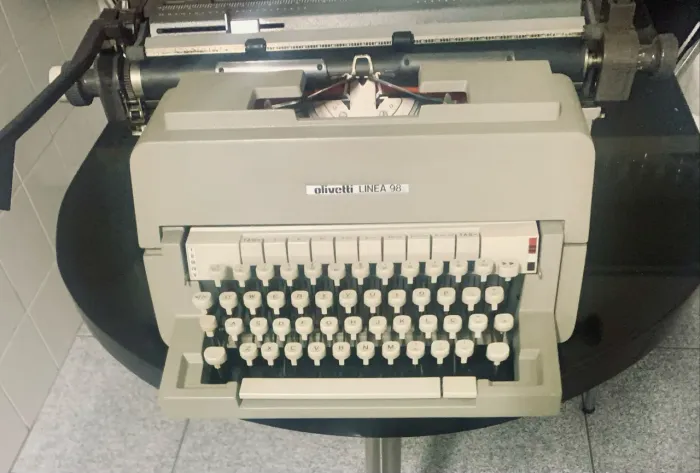 Maquina de escrever Olivetti Linea 98 