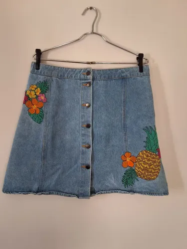 Saia jeans de botões bordada renner
