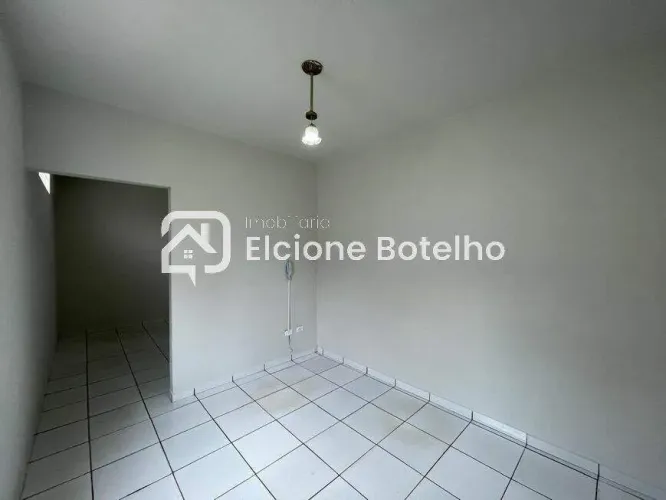 Casa Comercial para Aluguel em Uberlândia - 3 Quartos, 2 Salas e 1 Vaga