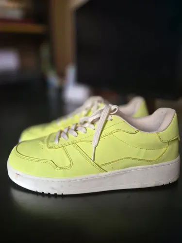 Tênis Zara de Couro Amarelo Fluorescente ? Tam. 41BR 