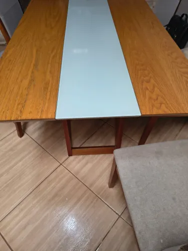 Mesa e seis cadeiras