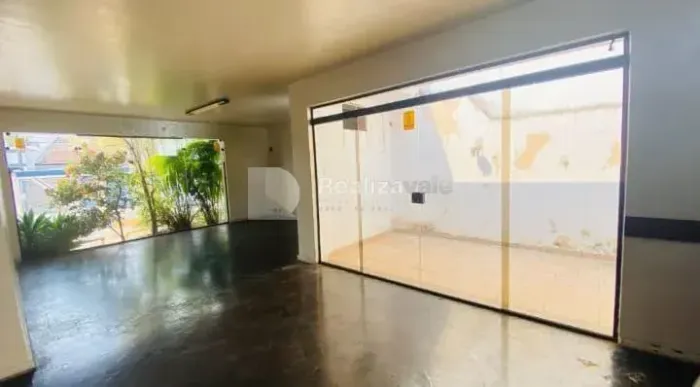 Imóvel para aluguel possui 330 metros quadrados com 1 quarto em Jardim das Nações - Taubat