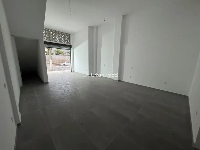 Loja Nova com Salão Amplo na Praça da Colina Ponto Nobre e Estrutura Completa