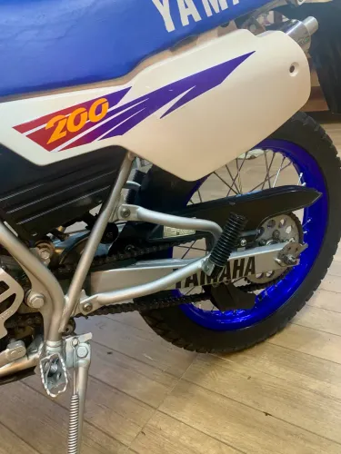 Yamaha DT 200.  Mono Aba 1997 