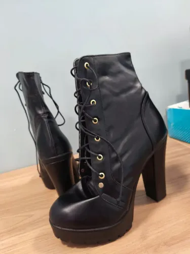 Bota salto alto Tratorada, salto grosso. 14cm nova