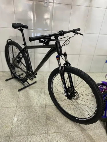 BICICLETA ARO 29 ABSOLUTE 12V, FREIO HIDRAULICO E SUSPENSÃO COM TRAVA