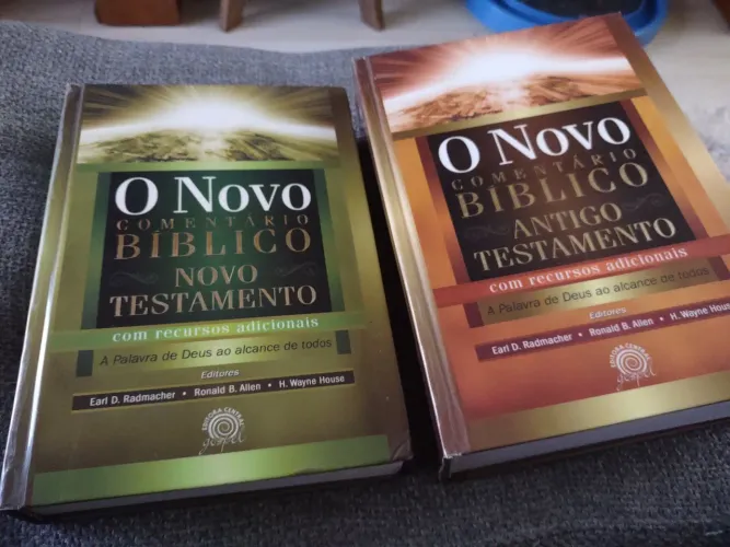 O Novo comentário bíblico AT e NT - zero km