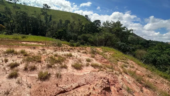 Terreno 570m² | Entrada + assumir parcelas | Aceito carro | Oportunidade 
