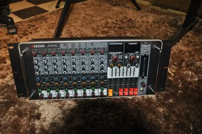 Mesa de Som Arcano Rack M8