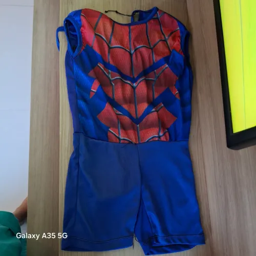 Fantasia do Homem Aranha, 02 anos
