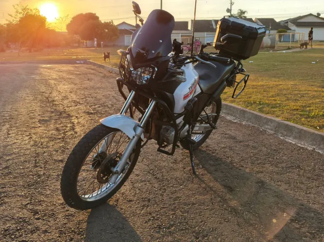 Moto Yamaha XTZ 250 Tenere Mecânica boa com acessórios