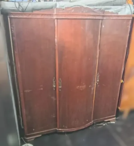 GUARDA ROUPAS DE MADEIRA ANTIGO