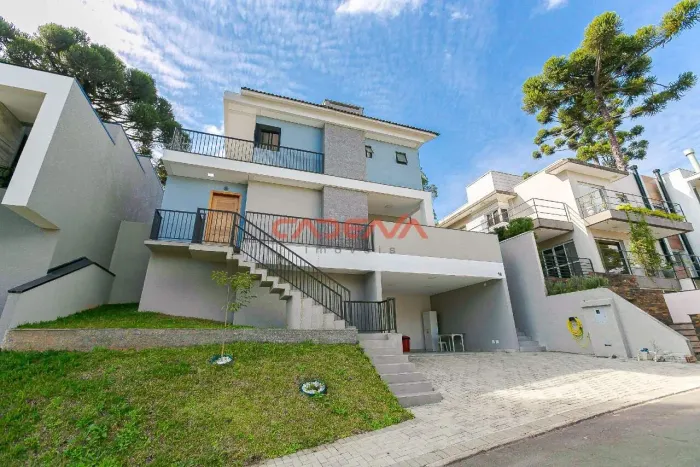 Casa em condomínio fechado com 3 quartos e 4 vagas para aluguel no Taboão
