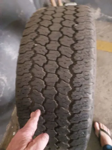 Pneus 2 Goodyear seminovos 265/60 18