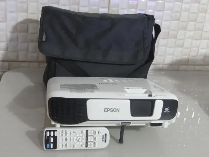 Epson s41+ 3300 lumens
