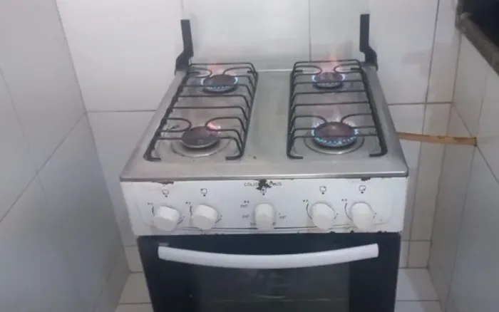 Fogão Atlas 4 bocas, com forno
