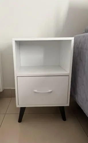 Mesa de Cabeceira / Mesa de Apoio Branca com Gaveta