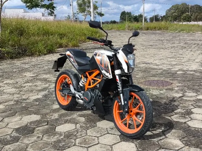 KTM Duke 390 Branca/Laranja