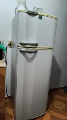 Geladeira bem conservada