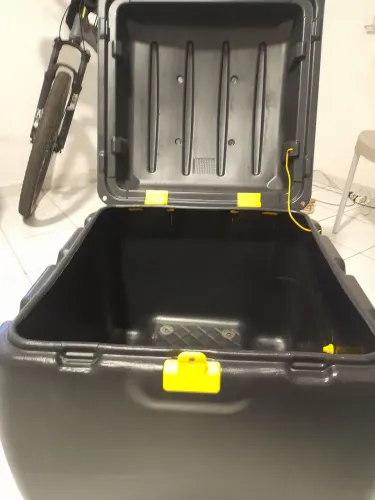 Baú com suporte 160l