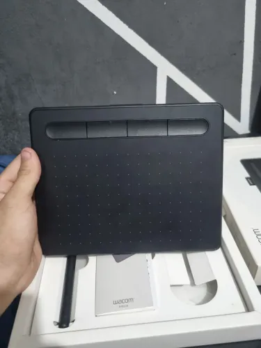 Mesa Digitalizadora Wacom Intuos CTL4100, Pequena, 4", Preto
