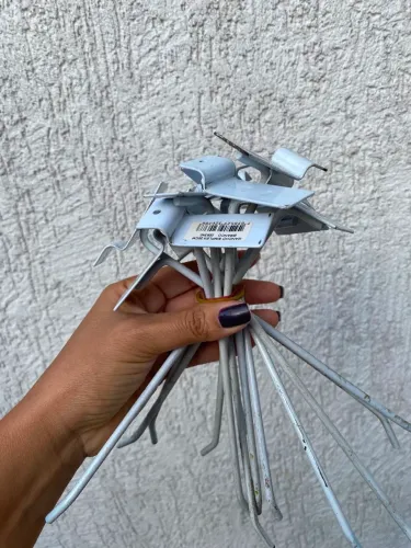 Gancho simples 20cm R$ 1,00 unidade