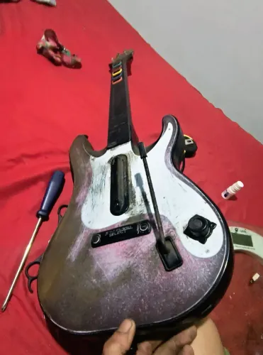 Guitarra Guitar Hero 5 / Band Hero (Para Retirada de Peças / Sucata / Projeto Clone Hero)