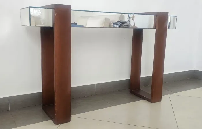 APARADOR ESPELHADO 1,50 m × 0,90 m x 0,40 m