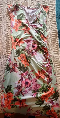 Vestido Transpassado Verde com Flores Coloridas tam.M